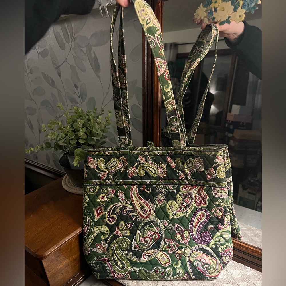 VERA BRADLEY Classic Quilted Tote Bag‎ in Chelsea Green Paisley Retired Pattern